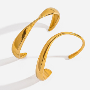 Pulsera Minimalista de Acero Inoxidable con Baño de Oro de 18K, Diseño Trenzado Irregular, Unisex, para Uso Diario - Product Image 1