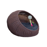 Abnehmbares Handgewebtes Rattan-Katzenbett für Innenräume, Muschelförmiges Halboffenes Haustier-Versteck mit Hängendem Spielball-Dekor