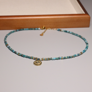 Gargantilla minimalista con cuentas de piedra facetada curativa de apatita azul para mujeres y hombres, Gargantilla de cadena ajustable, colgante, regalo de joyería - Product Image 3