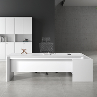 Scrivania Ergonomica in Legno per Configurazione Ufficio Moderno, Postazioni di Direzione