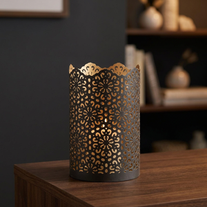 Portavelas Cilíndrico Dorado Aura Piece con Diseño Floral Recortado para Decoración del Hogar, Linterna de Acero Duradera - Product Image 5