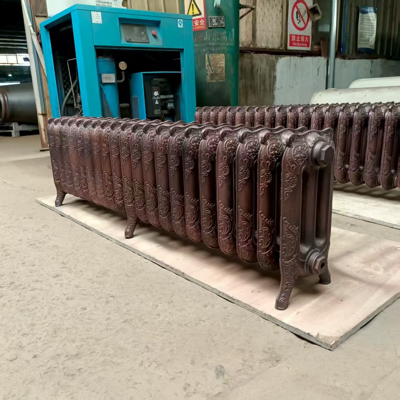 20-секционный чугунный радиатор в стиле ретро для систем HVAC горячей воды длиной 62 дюйма с бронзовой отделкой