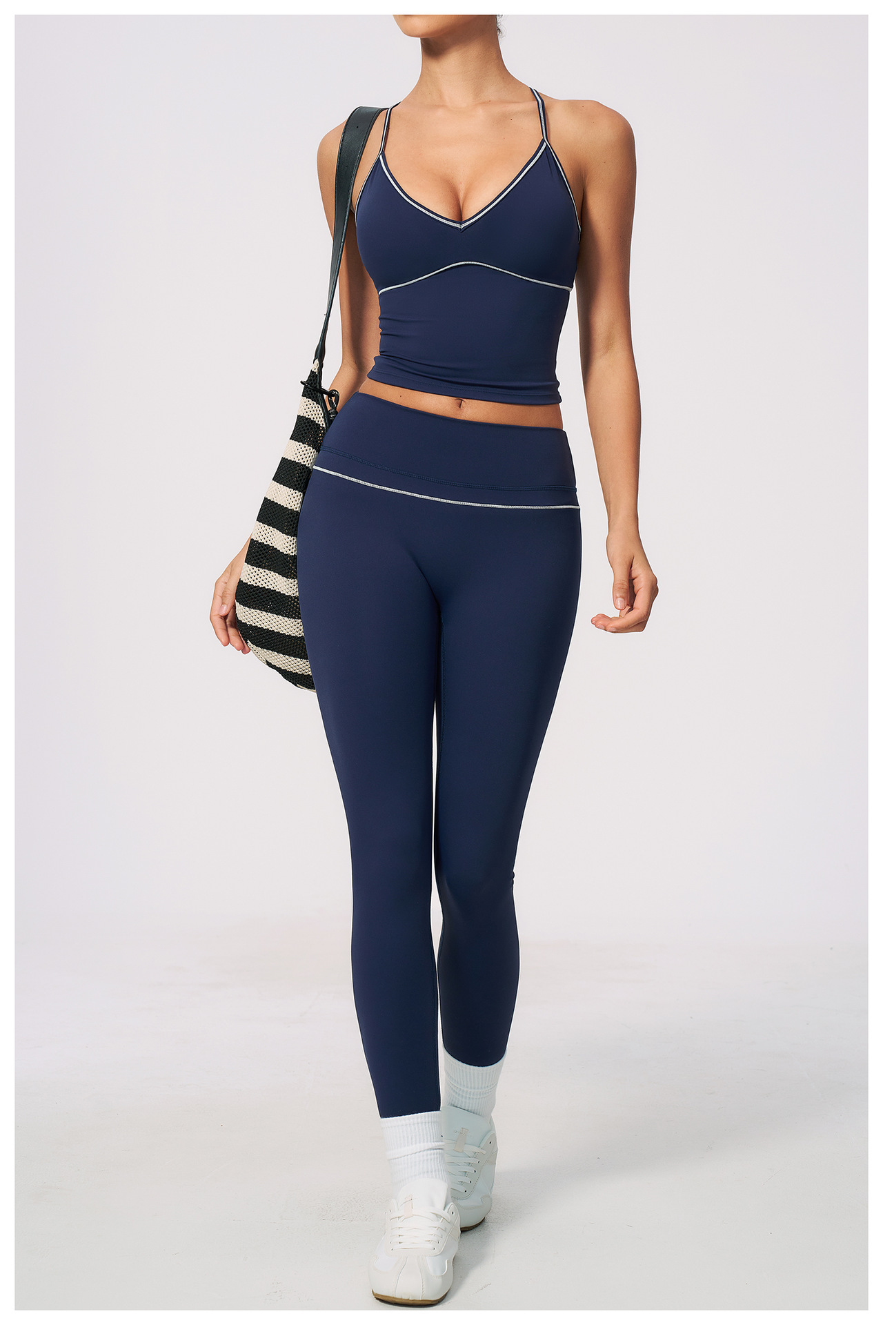 Color-Block Activewear Set (9615): side profile showing stretch, rise and leg-opening fit