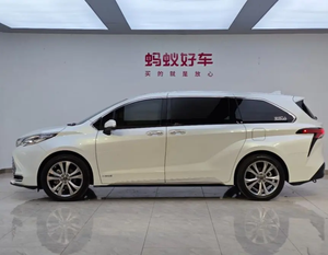 Véhicule d'occasion <span class=keywords><strong>Toyota</strong></span> <span class=keywords><strong>Sienna</strong></span> XLE 8 places <span class=keywords><strong>AWD</strong></span> 2024-2025, toutes options, en excellent état de marche - Product Image 2