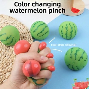 Jouet à presser en forme de pastèque, gadget anti-stress en plastique pour adultes, jeunes et adolescents - Product Image 1