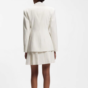 Traje de mujer blanco gris con rayas verticales, de un solo botón, con solapa de muesca y blazer entallado a medida - Product Image 5