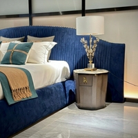 Italienisches Luxus-Doppelbett aus Echtleder mit Breitem Plissee-Design und Eichenholzrahmen