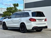 Kit complet de carrosserie pour Mercedes Benz GLS X166 2015-2019 Mise à niveau vers GLS63 a mg Pare-chocs avant Pare-chocs arrière Diffuseur Embouts d'échappement Pièces détachées de voiture