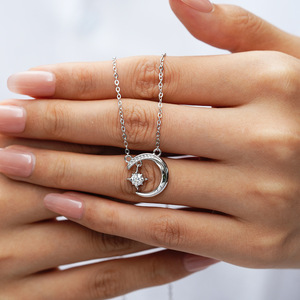 Collana con Ciondolo Luna e Stella in Argento Sterling S925 Personalizzata all'Ingrosso, Collana Trendy con Pietra Moissanite per Regalo Donna - Product Image 3