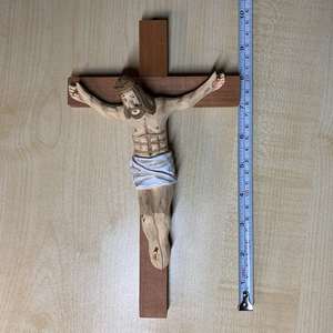 Statuette di Crocifisso in Legno Intagliate a Mano Senza Marca Gesù Felice Articoli Religiosi Artigianato in Legno - Product Image 3
