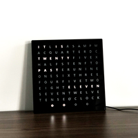 Orologio LED con Scritte in Olandese, Greco, Italiano, Display Luminoso Elettronico in ABS, Design Moderno per Soggiorno