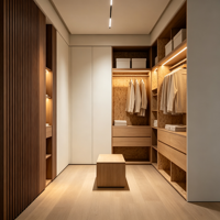Meubles sur mesure pour toute la maison : Armoire moderne sans poignées en MDF crème avec mur à lattes, niche encastrée LED, pour salon et chambre.