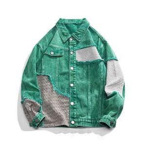 Le fabricant de vestes vend en gros de nouvelles vestes en jean à patchs artistiques pour hommes, adaptées aux tendances streetwear Y2K et avant-gardistes - Product Image 1