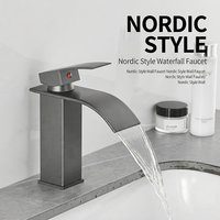Robinet cascade en acier inoxydable pour lavabo, eau chaude et froide, design moderne, montage sur comptoir, robinet de lavabo pour salle de bain