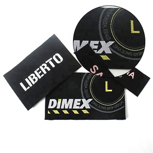 Alta densidad de encargo al por mayor de logotipo negro final doble cuello máquina de etiquetas para ropa - Product Image 4