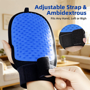 Gant de toilettage pour animaux Volpet, surface incurvée en silicone, sangle réglable pour l'élimination des poils de chien et le bain - Product Image 1