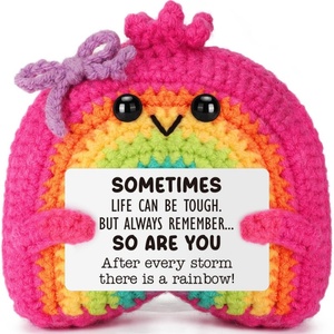 Estos Divertidos Juguetes de Peluche de Arcoíris Tejidos a Crochet Son Regalos de Cumpleaños Divertidos para Personas de Todas las Edades - Product Image 5
