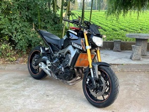 <span class=keywords><strong>Moto</strong></span> Yamaha <span class=keywords><strong>MT</strong></span>-<span class=keywords><strong>09</strong></span> 900cc CP2 bicylindre Hyper Naked d'occasion >230 km/h vitesse maximale, maniabilité agile, puissance de traction - Product Image 1