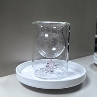 Tasse à thé en verre de notre usine, 41 ans d'expérience, nouvelle arrivée, style dessin animé à motifs intérieurs variés, tasse à thé à double paroi, capacité 50/100 ml
