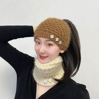 Penutup Kepala Wanita Musim Gugur Musim Dingin Berbahan Wol dengan Kancing, Penutup Rambut Putih, Pelindung Telinga Hangat, Bahan Rajut Bunga, Kupluk