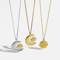 Collier Pendentif Lune Marteau Rotatif en Acier Inoxydable Plaqué Or 18K Poli Miroir, Design Créatif et Tendance pour Femme