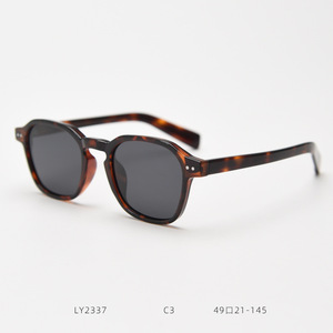 Montures optiques <span class=keywords><strong>de</strong></span> luxe dorées, <span class=keywords><strong>lunettes</strong></span> anti-lumière bleue, style punk, monture en métal, <span class=keywords><strong>lunettes</strong></span> <span class=keywords><strong>de</strong></span> créateur pour hommes et femmes - Product Image 1