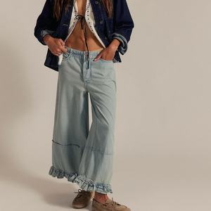 Jeans en denim délavé décontracté de haute qualité pour femme, coupe baggy à jambe large et ourlet volanté, idéal pour les vacances - Product Image 1