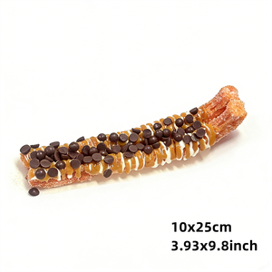 Modèle de churro espagnol réaliste en plastique de 9,5 pouces, accessoire de dessert artificiel écologique avec pépites de chocolat, caramel et sauces blanches. - Product Image 2