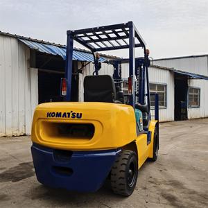 Chariot élévateur Komatsu FD30 d'occasion de 3 tonnes avec moteur diesel et pneus pleins - Bon état Prix avantageux - Product Image 3