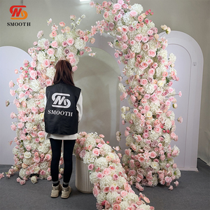 LEDA - Fondo de Boda Personalizado, Camino de Flores Rosadas Hecho a Mano, Arco de Rosas Blancas - Product Image 2