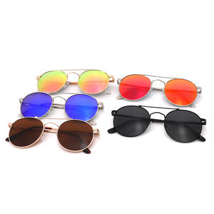 Lunettes de soleil unisexes à monture ronde en métal, noires, verres polarisés TAC UV400, pour la conduite, les voyages et les tenues tendance - Product Image 4