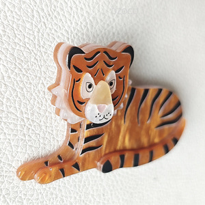 Broche Acrílico Hecho a Mano, Broche de Dibujos Animados de Tigre, Bonito y Artesanal - Product Image 3