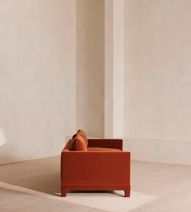 Divano Compatto a 2 Posti in Velluto Arancione Ricco, Moderno ed Elegante, Confortevole e Stiloso per Spazi Interni - Product Image 1