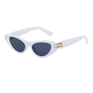 Lunettes de soleil œil-de-chat sur mesure pour femmes, monture noire, protection UV400, verres PC, style Instagram, petite monture, usage extérieur - Product Image 4
