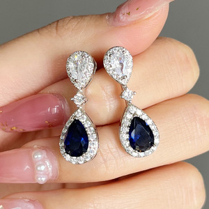 Orecchini Pendenti con Zirconi Blu, Orecchini a Goccia Scintillanti, Gioielli Eleganti per l'Ufficio - Product Image 5