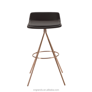 เก้าอี้บาร์สไตล์นอร์ดิกเรโทรสมัยใหม่ หุ้ม<span class=keywords><strong>หนัง</strong></span> PU ขาตั้งตายตัว โครงโลหะ ดีไซน์ทันสมัย สำหรับบ้าน บาร์ ห้องอาหาร ห้องนั่งเล่น ขายส่ง - Product Image 5