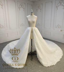QUEENS GOWN Sottogonna da <span class=keywords><strong>Sposa</strong></span> Rimovibile in Tulle Morbido Avorio, con Applicazioni in Pizzo Eleganti e Strascico Stile Cattedrale - Product Image 1