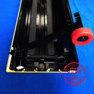 Marchepied d'escalator à dents décalées, 4 bords jaunes, 30 degrés, en acier inoxydable pour Hitachi - Product Image 3