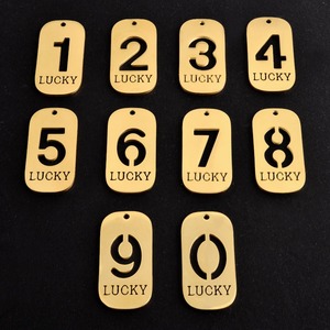 จี้ห้อยคอรูปป้ายห้อยคอสุนัขเลขนำโชค  แบบกำหนดเองได้  ชุบทอง  พร้อมความหมายมงคล  เป็นเครื่องรางนำโชค  ของที่ระลึก  ของขวัญ - Product Image 1