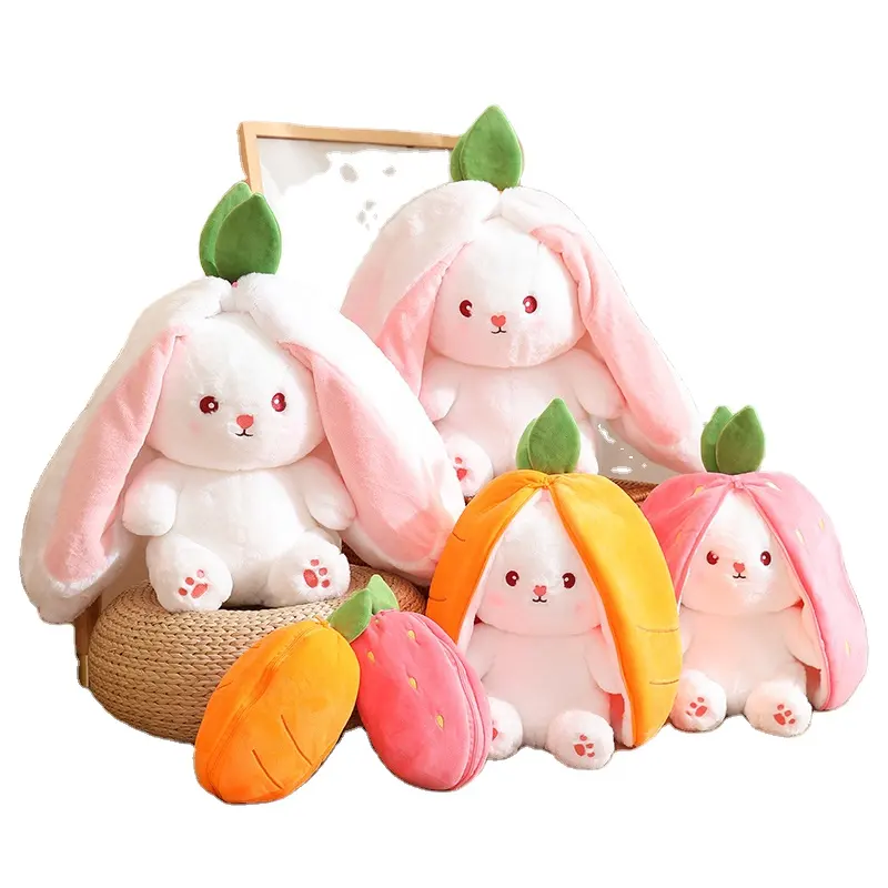 Vente en gros personnalisé OEM 25/35/48cm créatif drôle poupée carotte lapin en peluche peluche doux lapin caché dans un sac de fraise jouet