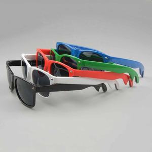 Gafas de <span class=keywords><strong>Sol</strong></span> para hombre y mujer con logotipo personalizado verde oscuro de Alemania con abrebotellas de <span class=keywords><strong>cerveza</strong></span> integrado, gafas de <span class=keywords><strong>sol</strong></span> promocionales con abrebotellas - Product Image 5