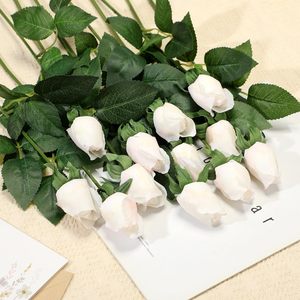 Vente en gros de fleurs de rose artificielles de haute qualité, aspect réaliste, pour la décoration de mariage, fleurs de rose en soie rouge - Product Image 4