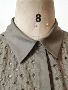 Modische Polyester-Baumwoll-Bluse mit Lochstickerei, elegant und lässig, für Büro und Alltag. - Product Image 4