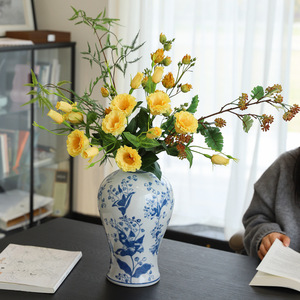 2024 nuovo vaso blu e bianco porcellana di alta qualità giglio della valle prugna vaso soggiorno ceramica vaso di fiori ornamenti - Product Image 4