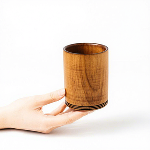 Vaso de cerveza de madera natural hecho a mano, minimalista y ecológico para beber jugo. - Product Image 3
