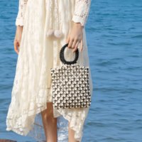 Sac seau tressé à la main pour femme en perles de bois, design ajouré original, avec cordon de serrage et doublure