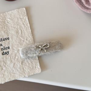 กิ๊บติดผมรูปโบว์ประดับเพชรระยิบระยับ ผ้าพลัฌ โลหะผสม สำหรับผู้หญิง ติดผมด้านข้าง - Product Image 5