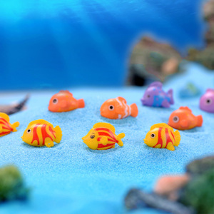 Figurines d'animaux de dessin animé miniature petit poisson bricolage Mini ornements en plastique pour <span class=keywords><strong>la</strong></span> décoration de poisson paysage aquatique - Product Image 4