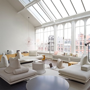 Canapé-lit moderne sans accoudoirs en tissu gris clair 2 places avec base en métal et coussins multicolores, meubles de salon - Product Image 2