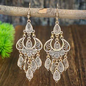 Boucles d'oreilles pendantes bohèmes plaquées argent avec pompons, bijoux raffinés pour femme, à porter au quotidien - Product Image 4